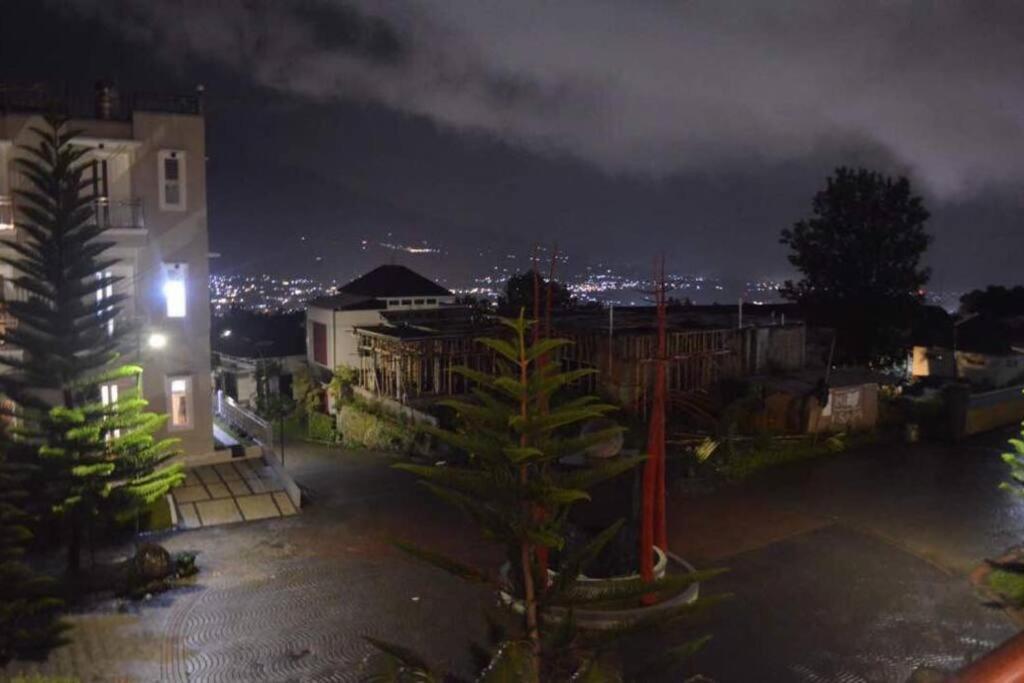 Villa Agro Kusuma Pinus R7 巴图 外观 照片